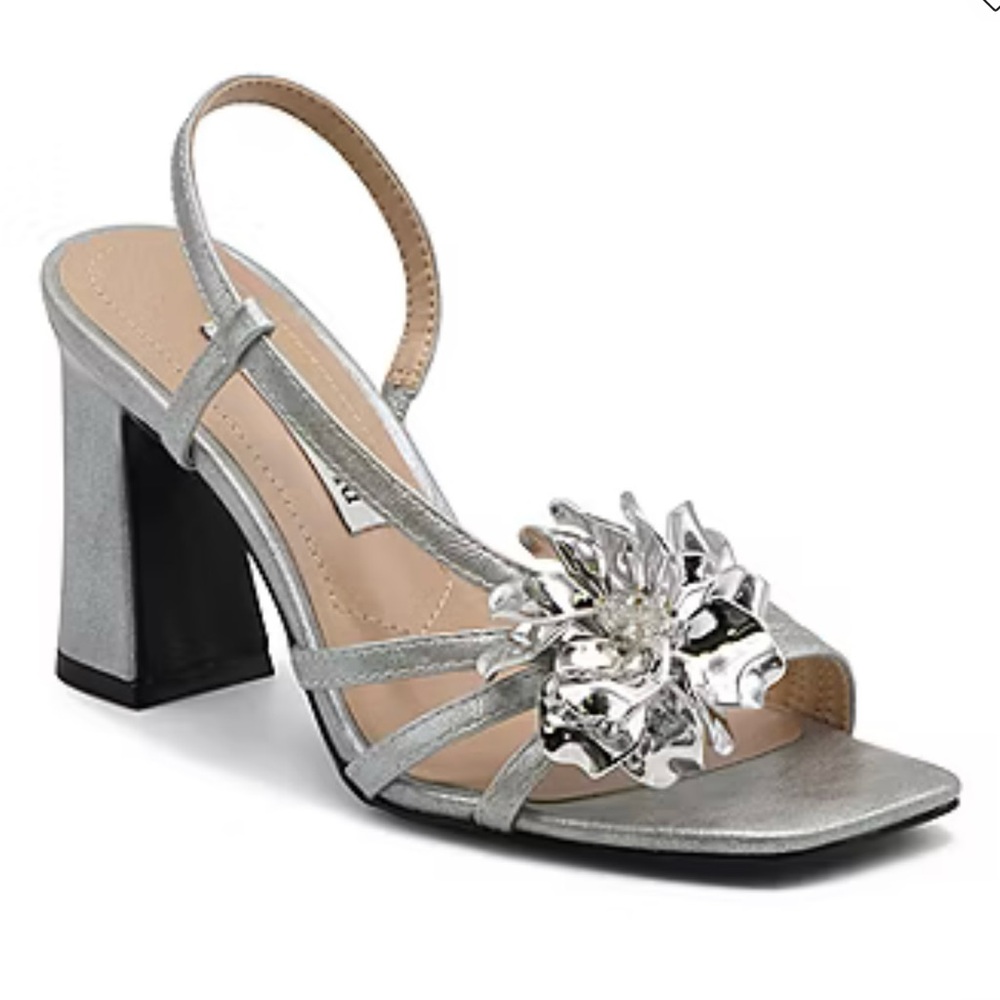 Charles David Women’s Rome Heeled Sandals.
NEW IN BOX
Size 8 Medium/ Runs large